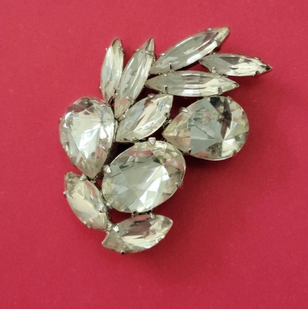 ❤️Vintage Large Clear Rhinestones Brooch Beautiful Silver Tone - Picture 1 of 2
